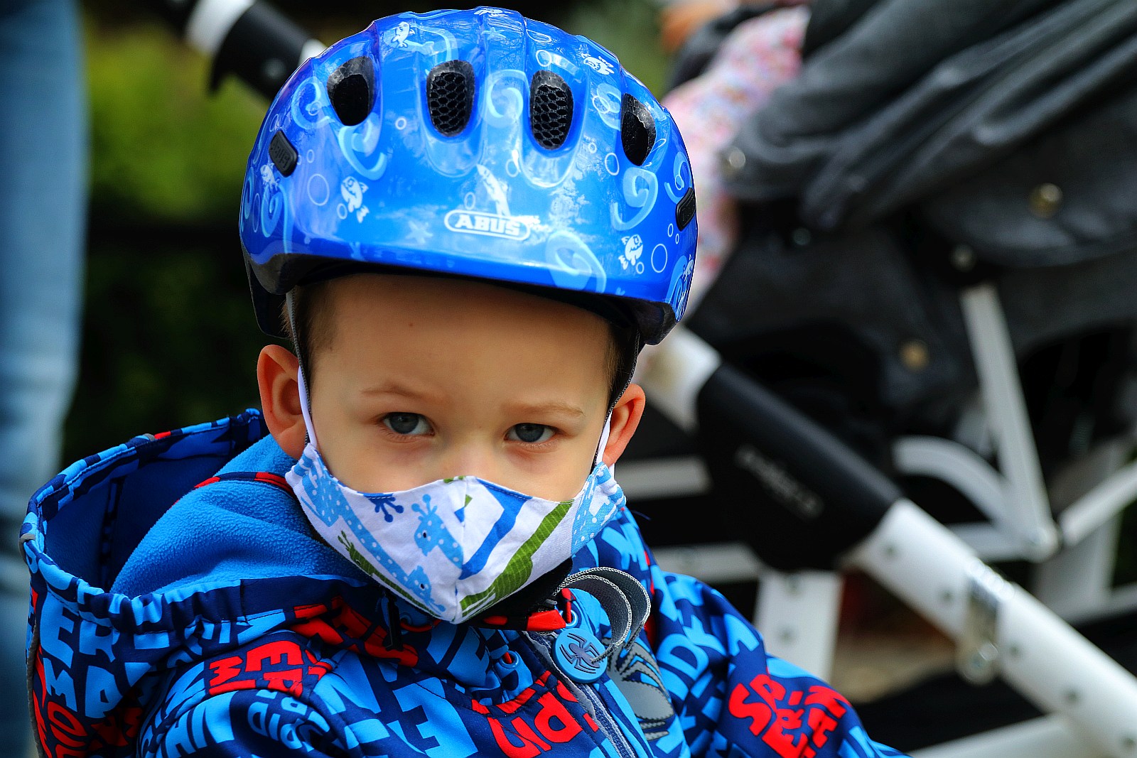 Legniczanie chodzą w maseczkach po ulicach naszego miasta	