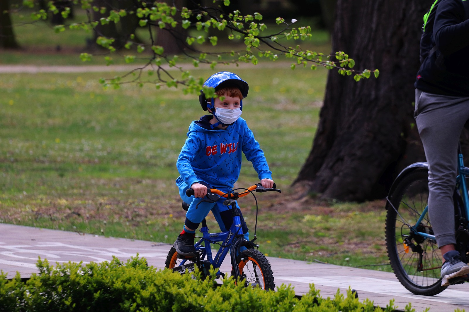 Legniczanie chodzą w maseczkach po ulicach naszego miasta	
