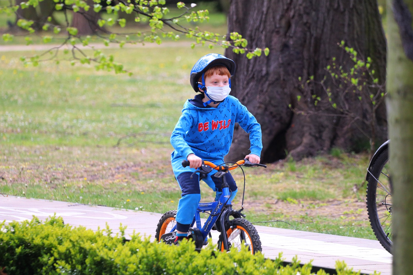 Legniczanie chodzą w maseczkach po ulicach naszego miasta	