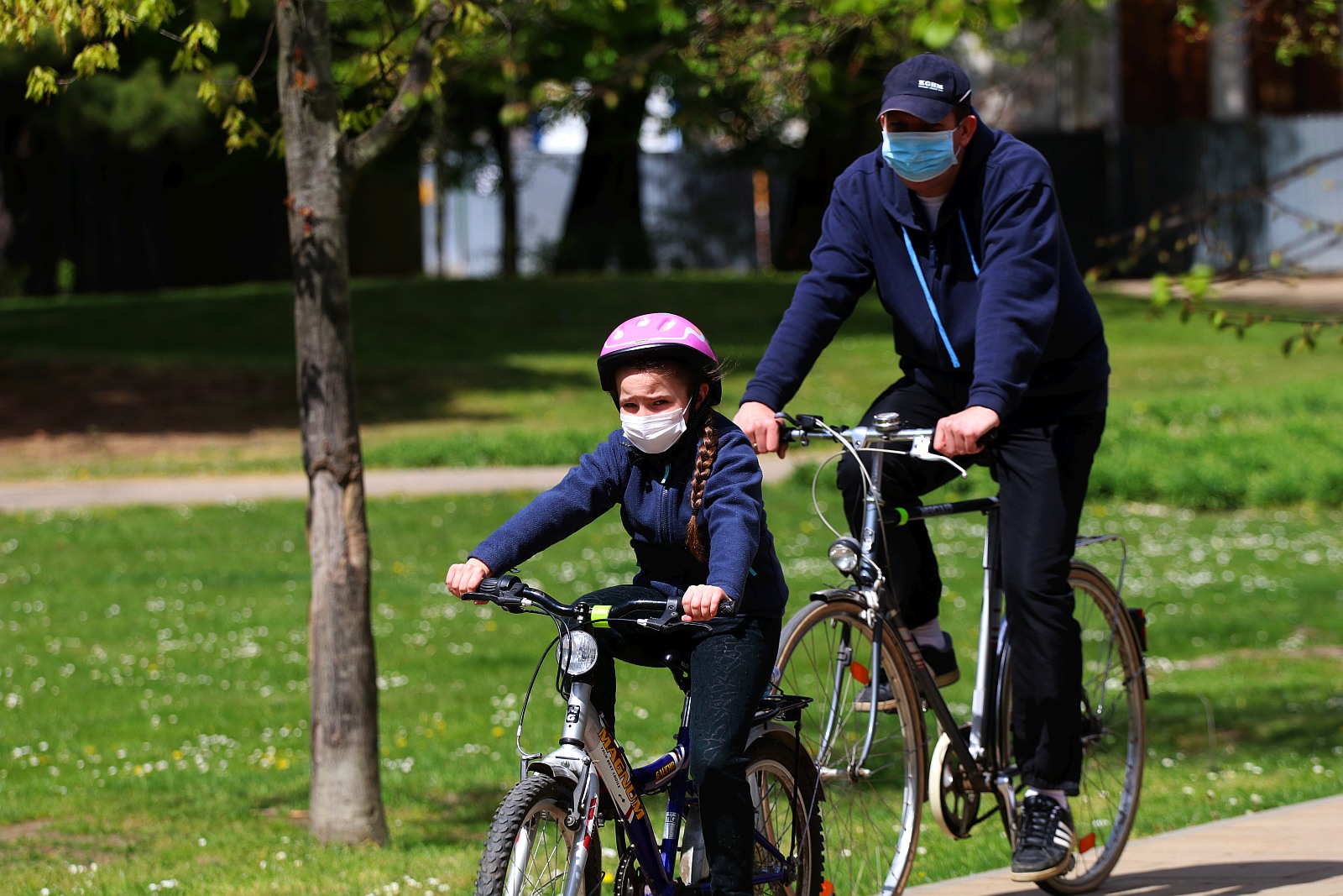 Legniczanie chodzą w maseczkach po ulicach naszego miasta	