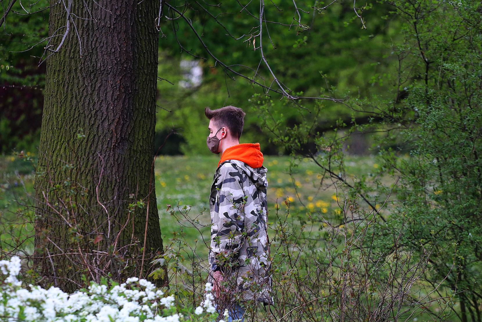 Legniczanie chodzą w maseczkach po ulicach naszego miasta	