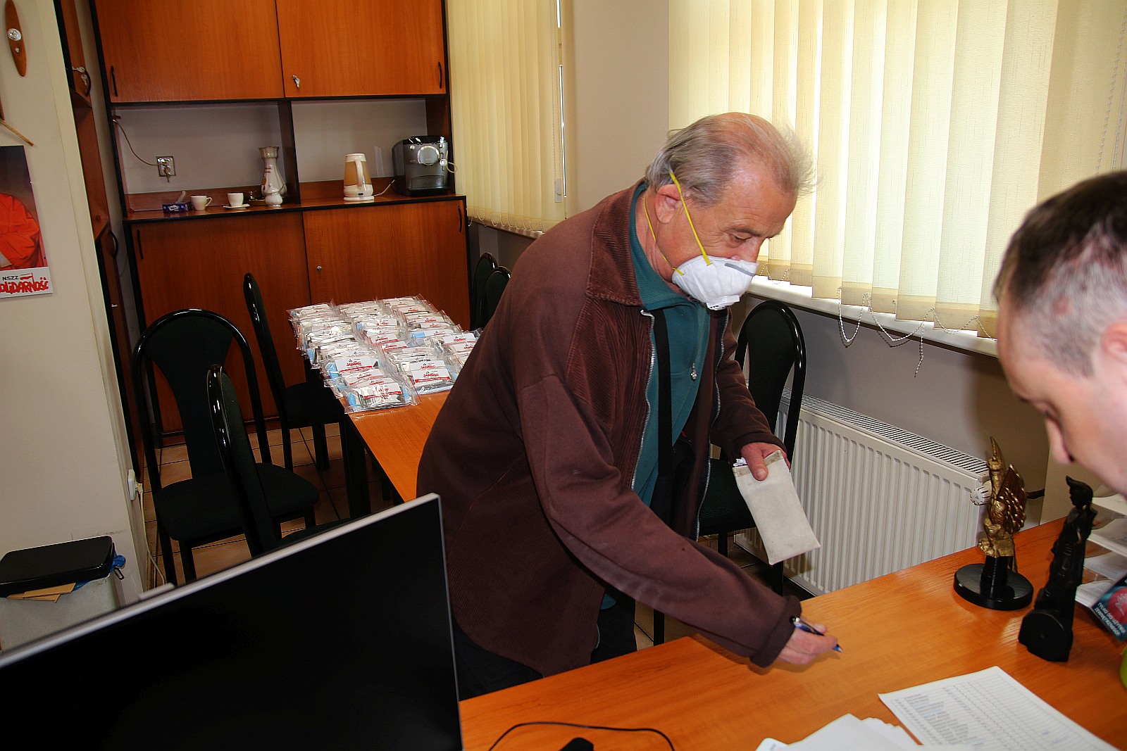 Hutnicza Solidarność zakupiła maseczki dla związkowców