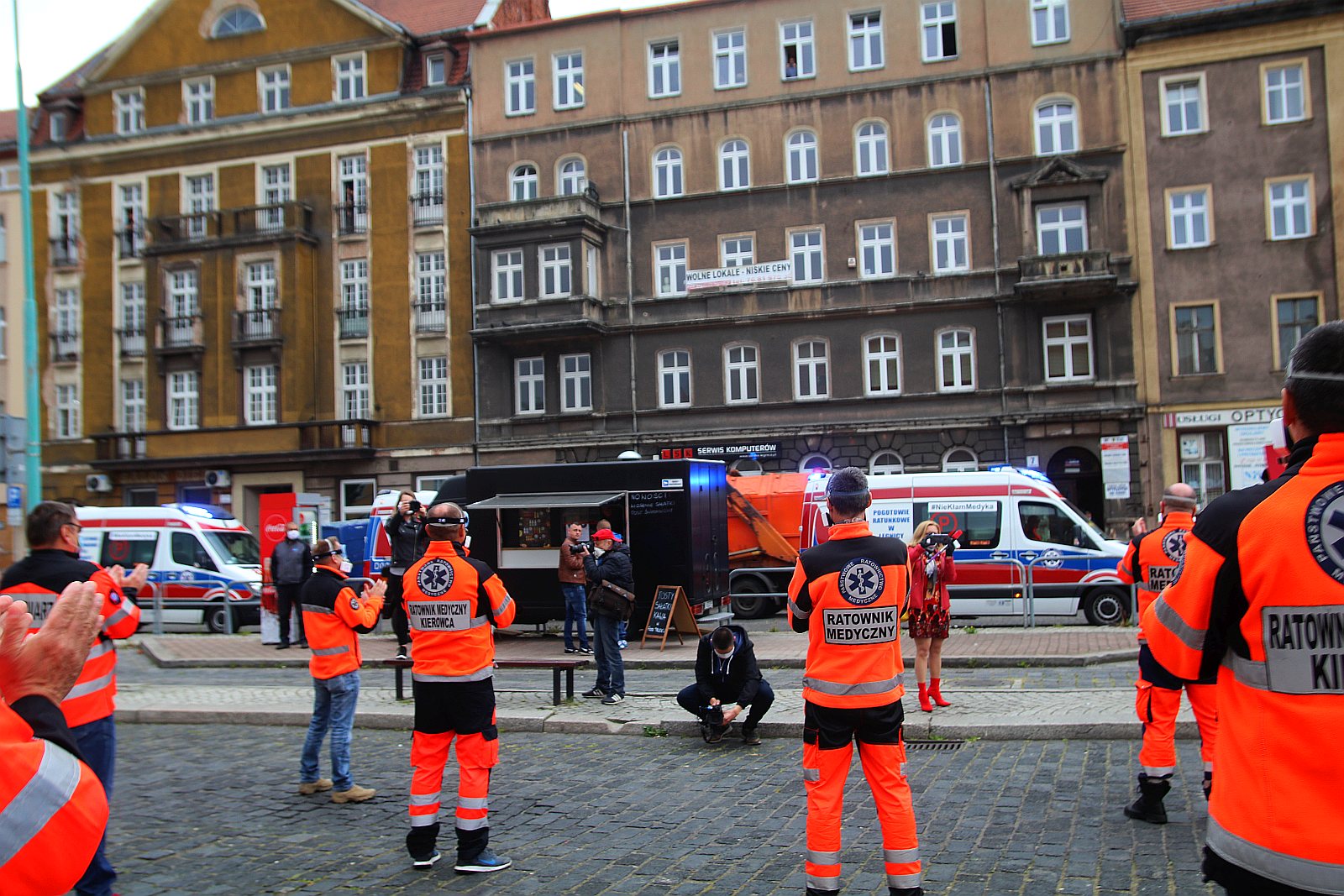 Ratownicy „podziękowali” oklaskami dyrektor pogotowia