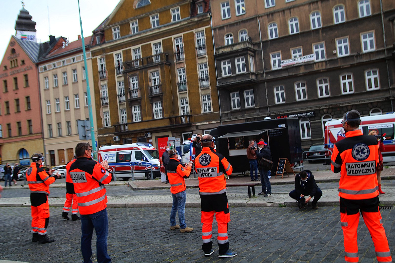 Ratownicy „podziękowali” oklaskami dyrektor pogotowia