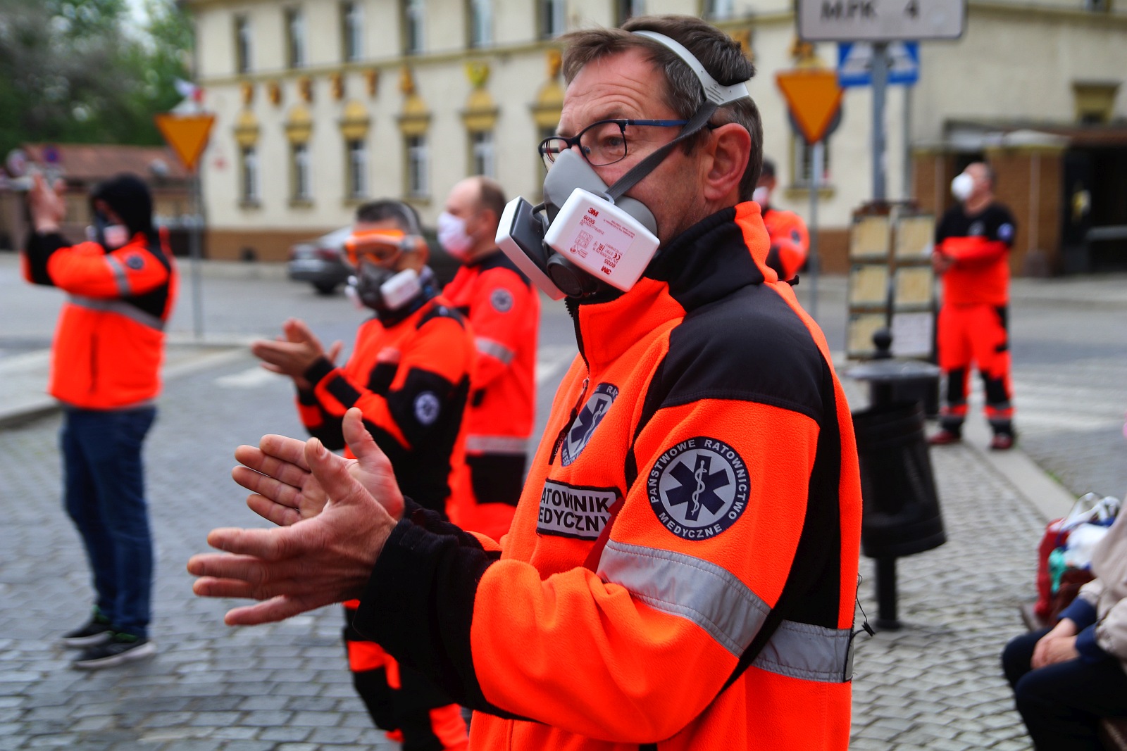 Ratownicy „podziękowali” oklaskami dyrektor pogotowia