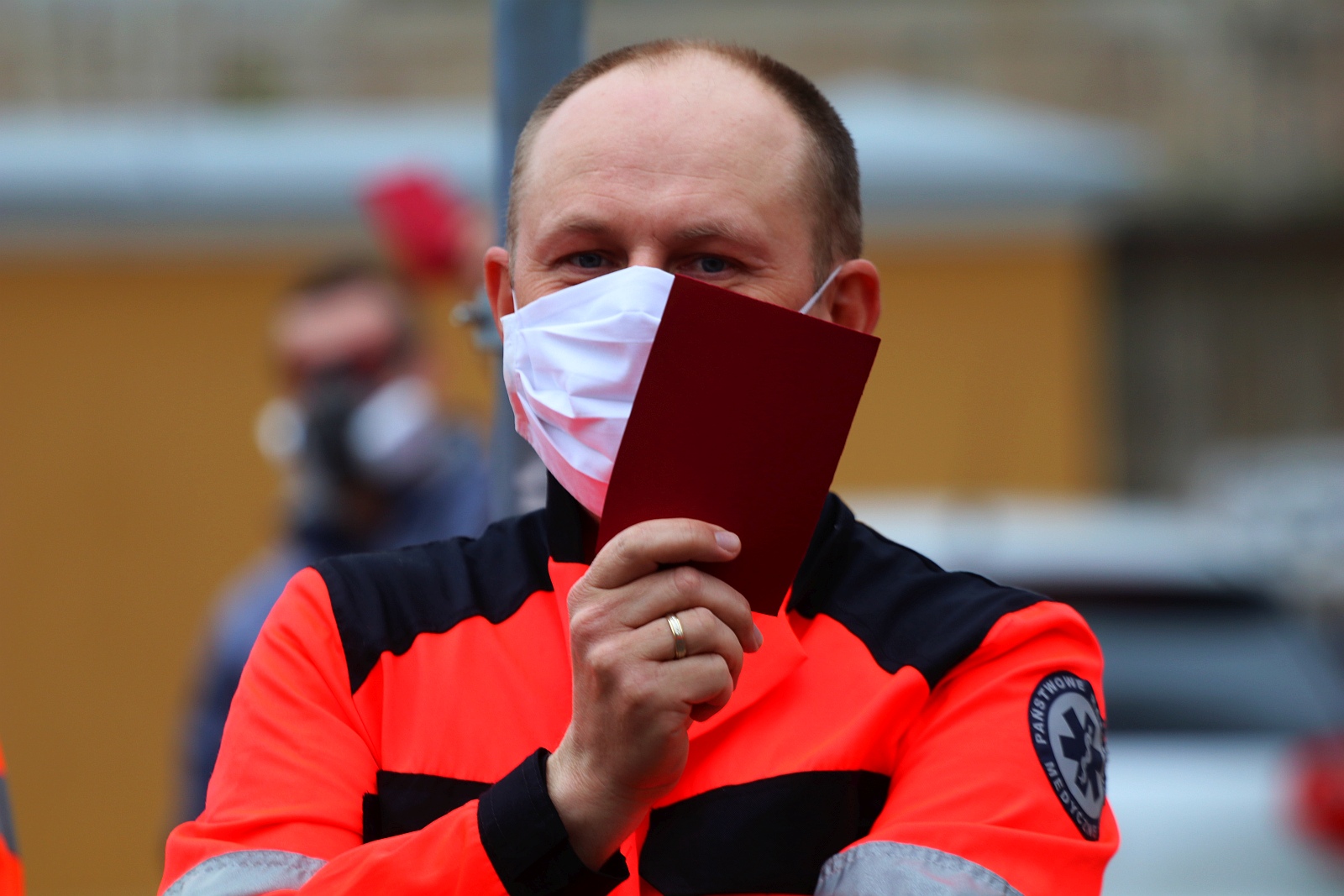 Ratownicy „podziękowali” oklaskami dyrektor pogotowia
