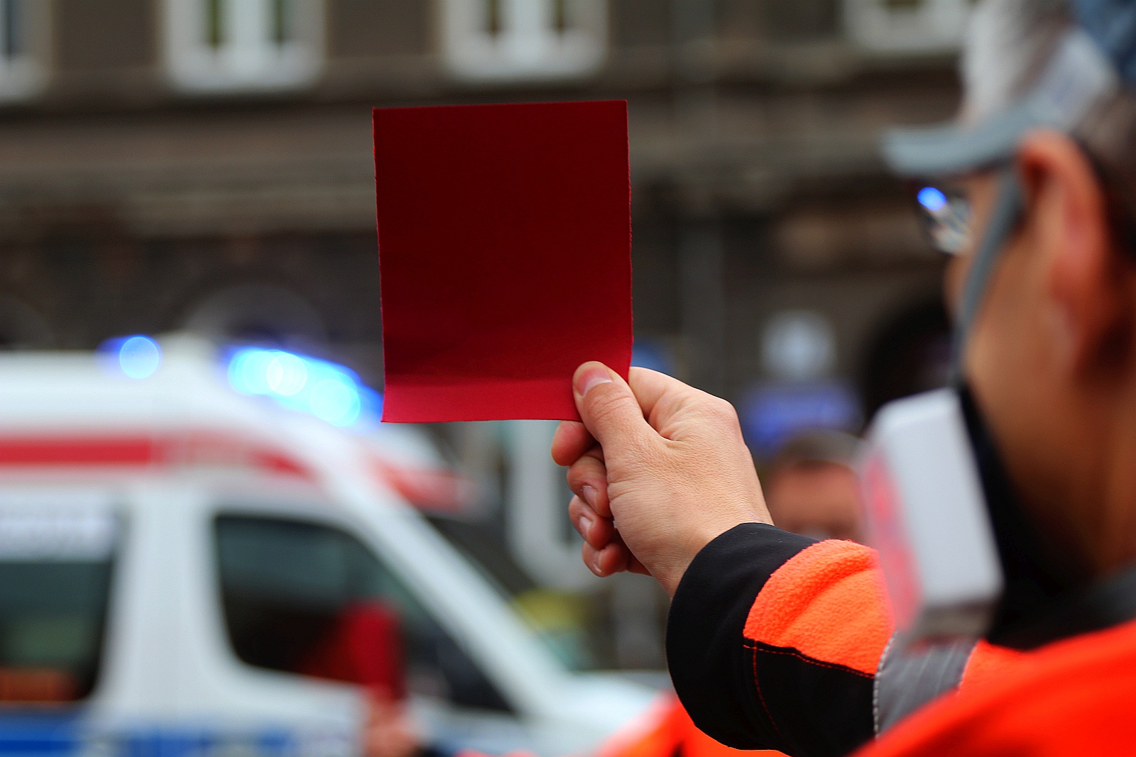 Ratownicy „podziękowali” oklaskami dyrektor pogotowia