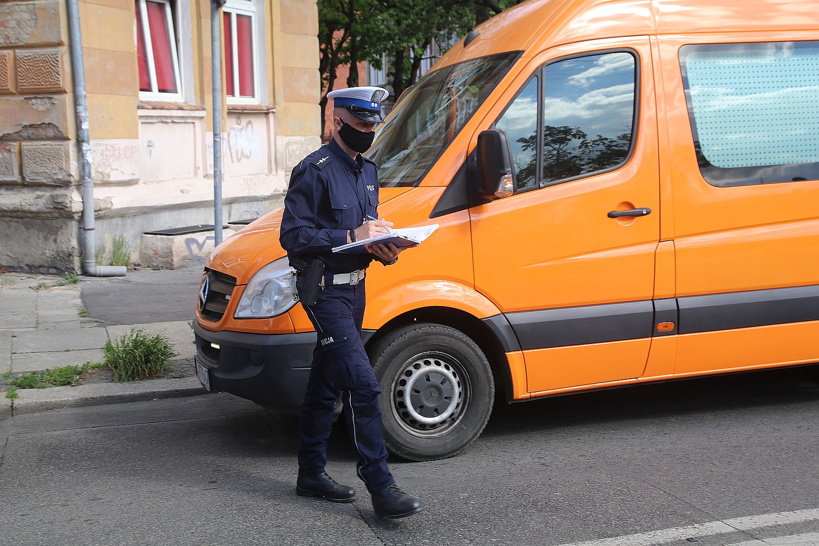 Wypadek na ulicy Hutników. Jedna osoba ranna