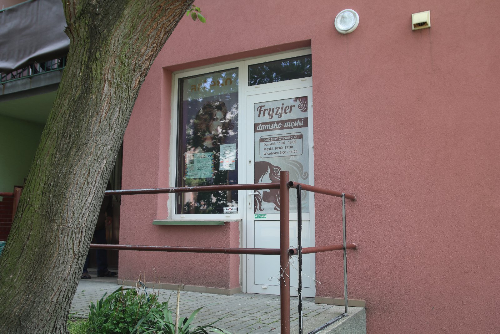 Zakłady fryzjerskie otwarte z zachowaniem środków higieny