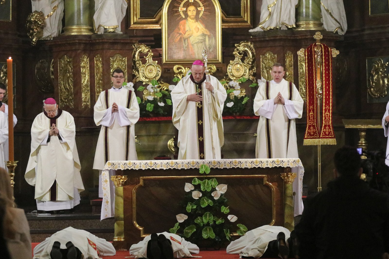 Święcenia w katedrze. Diecezja ma sześciu nowych księży