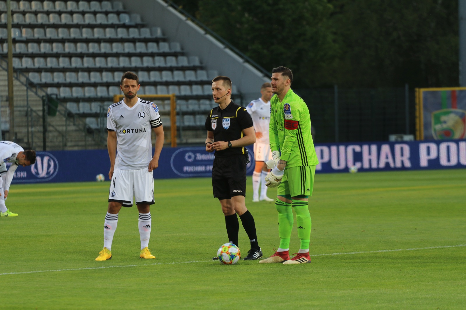 Miedź za burtą Pucharu Polski. Legia Warszawa gra dalej