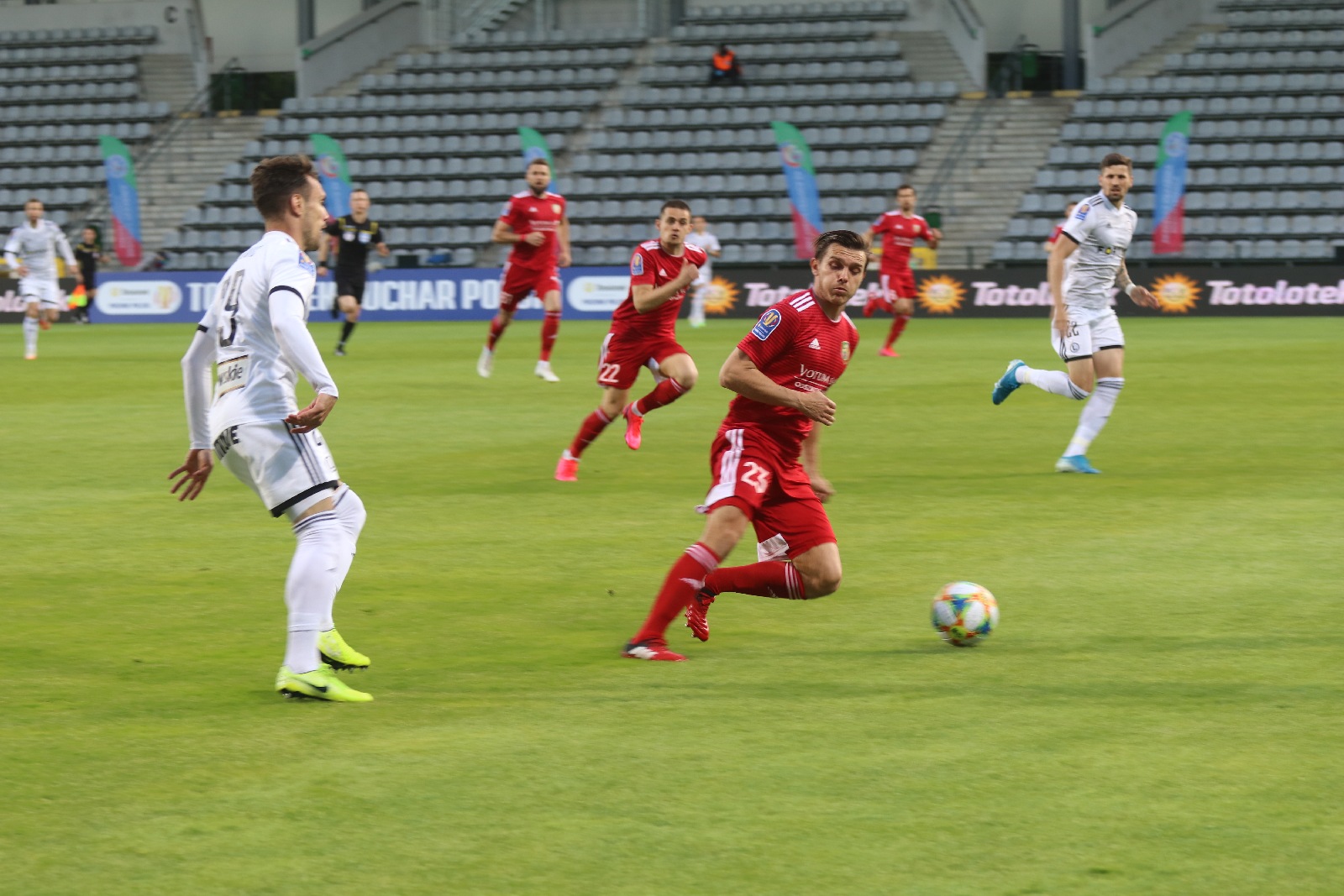 Miedź za burtą Pucharu Polski. Legia Warszawa gra dalej
