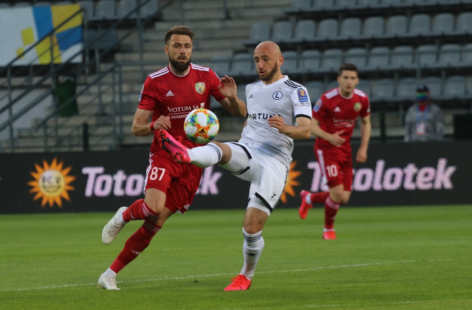Miedź za burtą Pucharu Polski. Legia Warszawa gra dalej