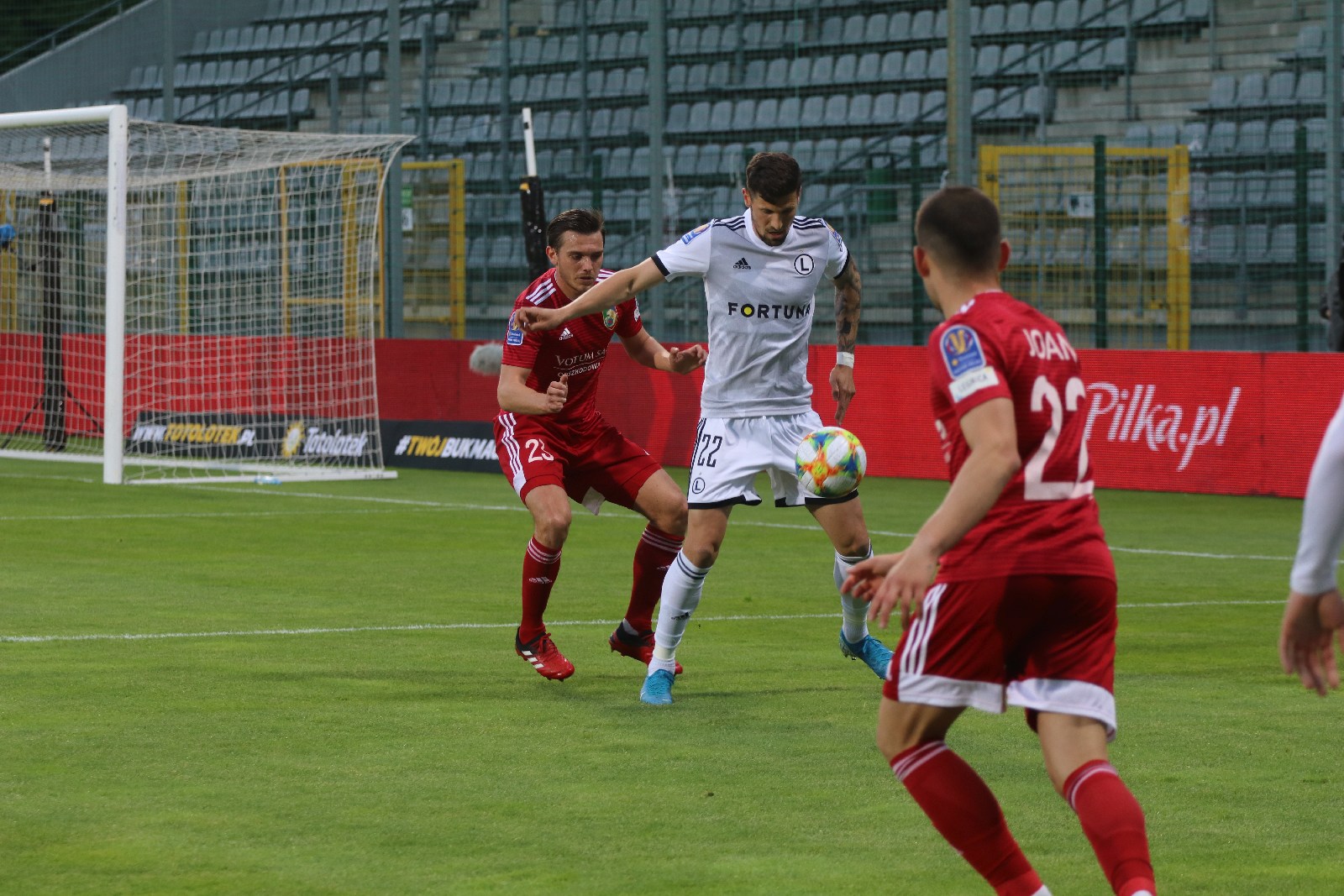 Miedź za burtą Pucharu Polski. Legia Warszawa gra dalej