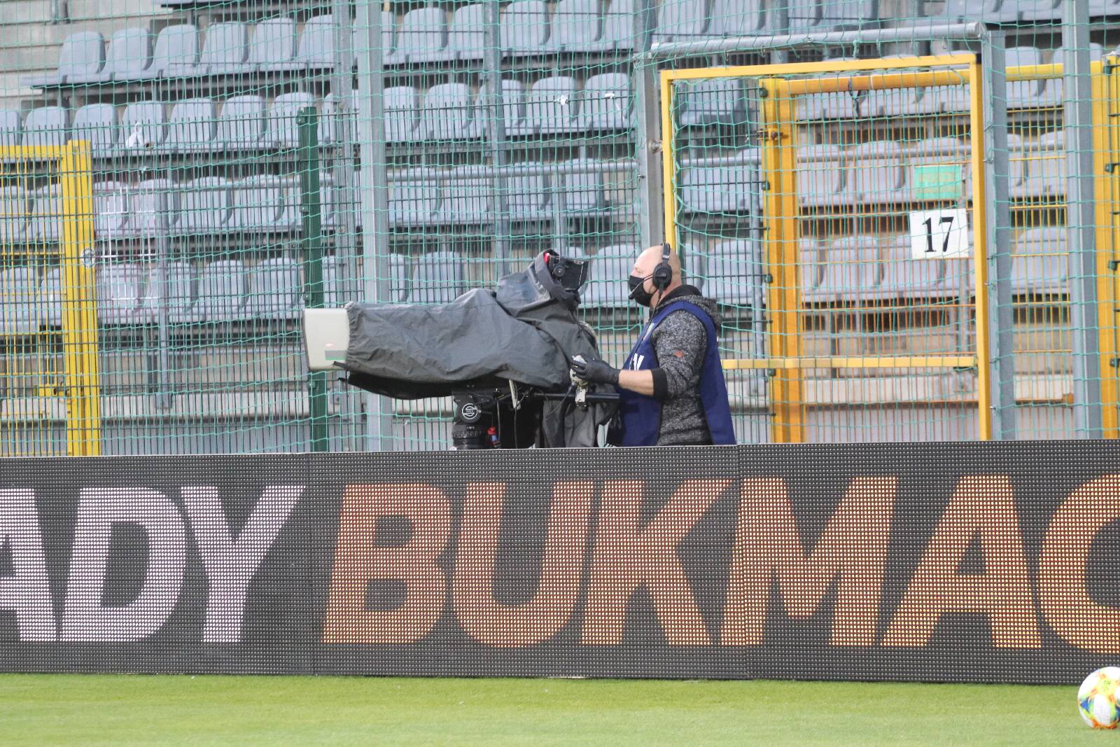 Miedź za burtą Pucharu Polski. Legia Warszawa gra dalej