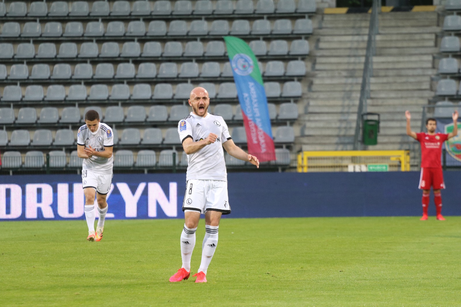 Miedź za burtą Pucharu Polski. Legia Warszawa gra dalej
