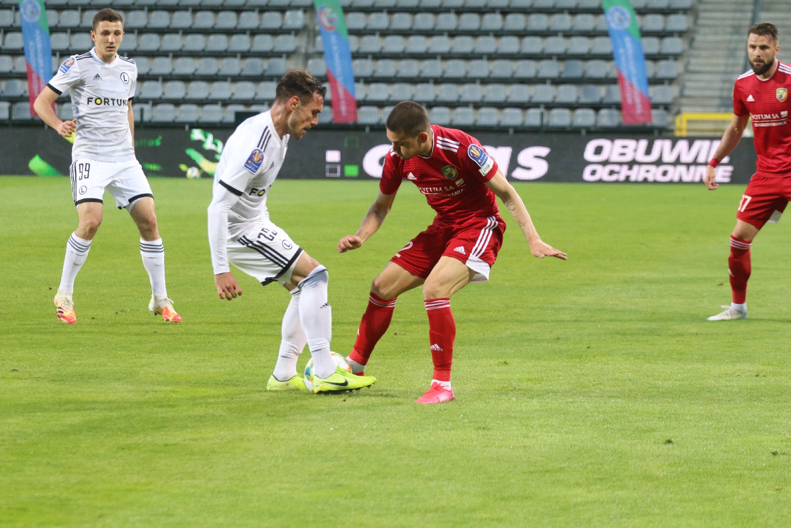 Miedź za burtą Pucharu Polski. Legia Warszawa gra dalej