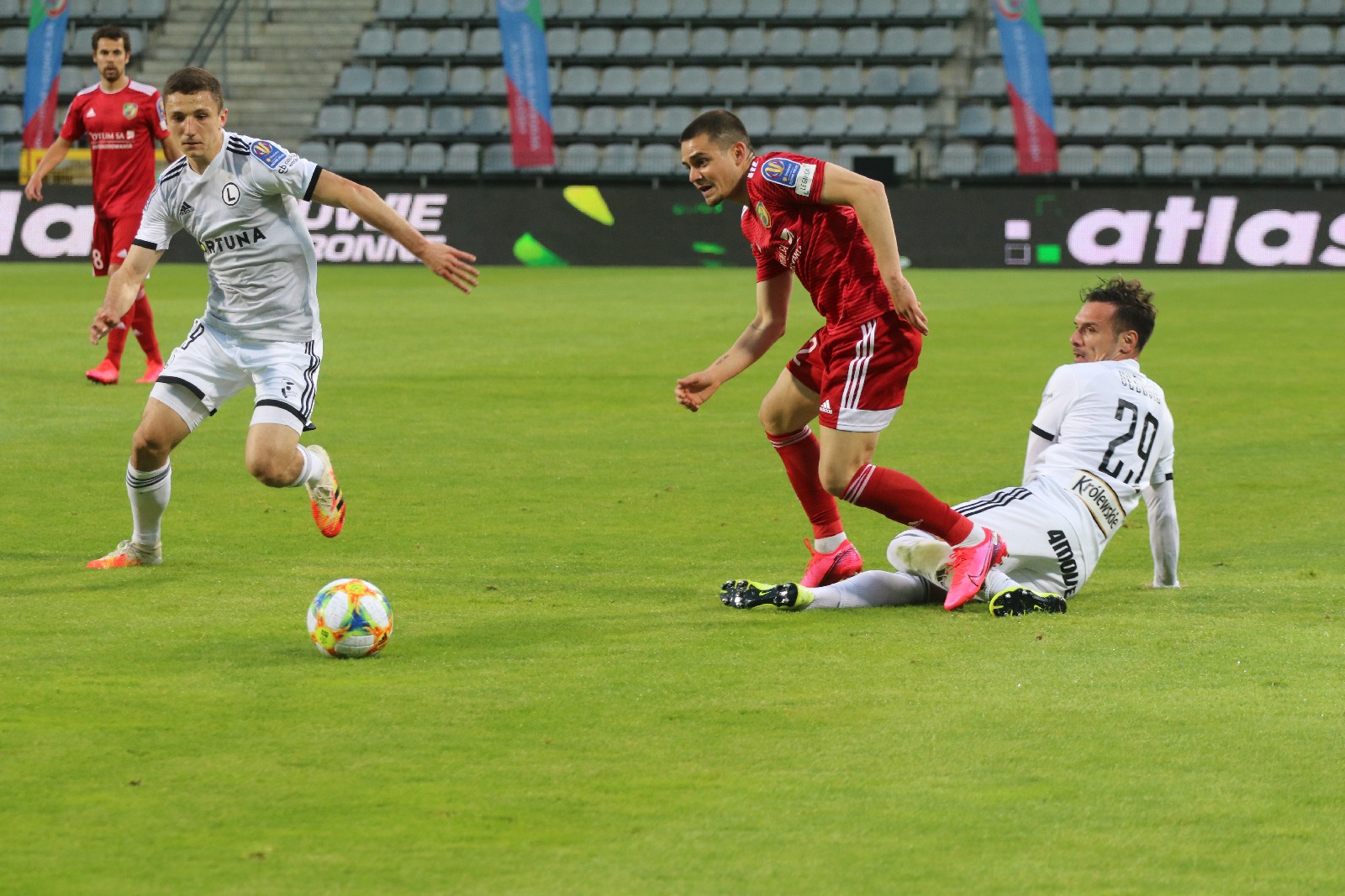 Miedź za burtą Pucharu Polski. Legia Warszawa gra dalej