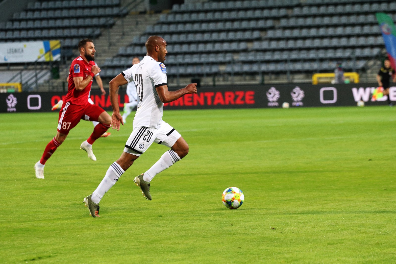 Miedź za burtą Pucharu Polski. Legia Warszawa gra dalej
