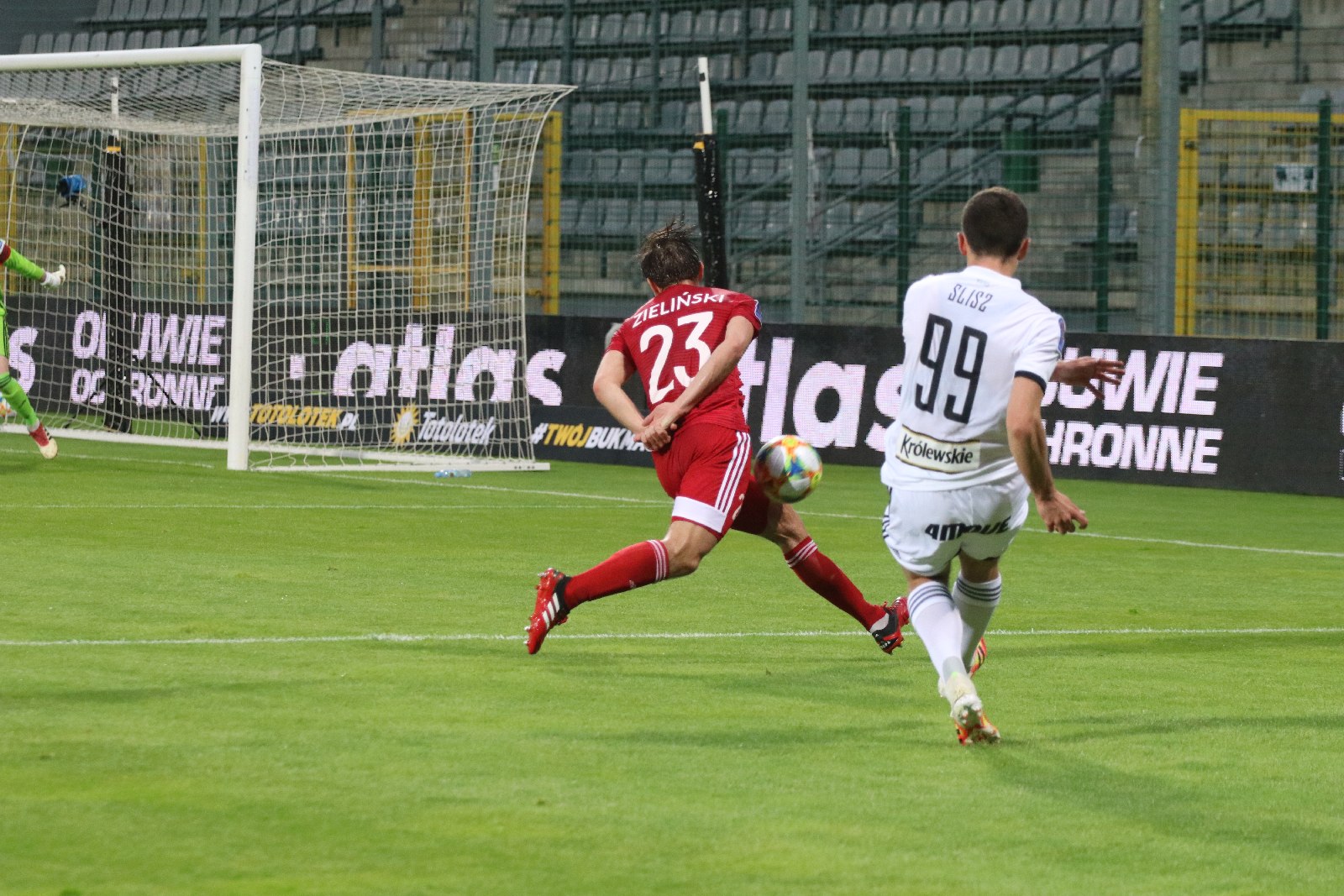 Miedź za burtą Pucharu Polski. Legia Warszawa gra dalej