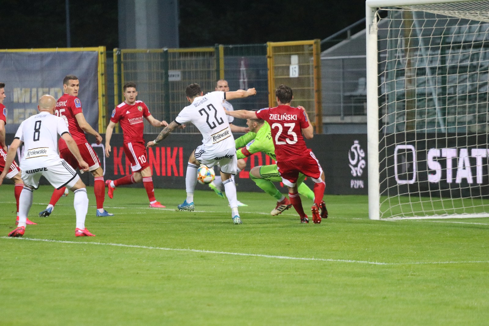 Miedź za burtą Pucharu Polski. Legia Warszawa gra dalej
