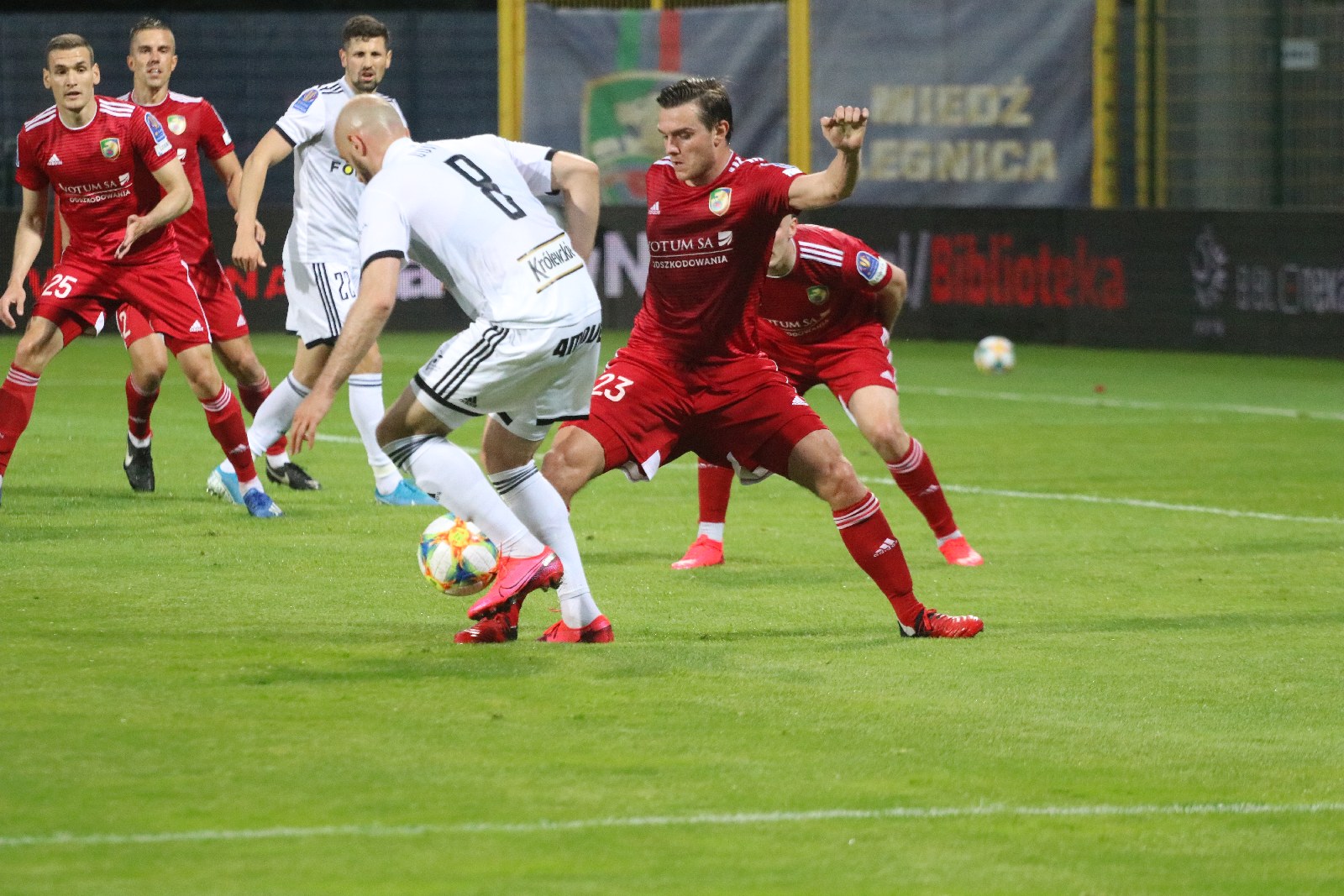 Miedź za burtą Pucharu Polski. Legia Warszawa gra dalej