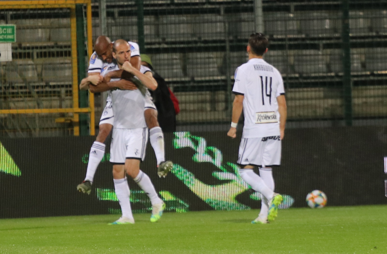 Miedź za burtą Pucharu Polski. Legia Warszawa gra dalej