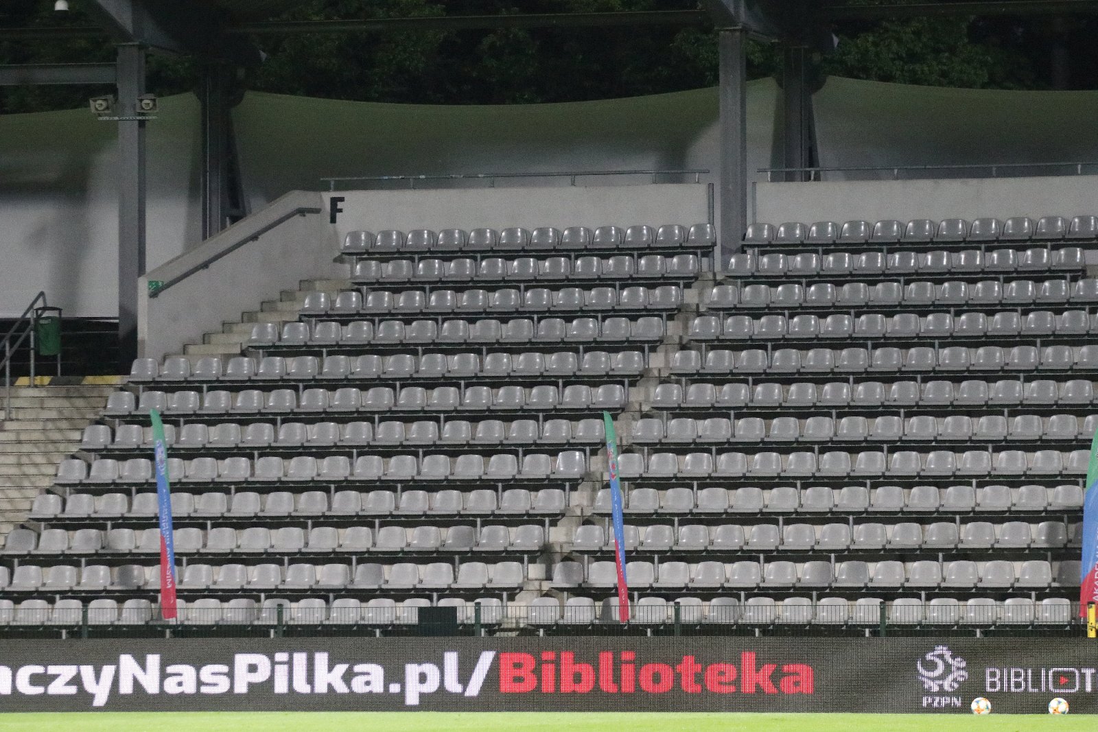 Miedź za burtą Pucharu Polski. Legia Warszawa gra dalej