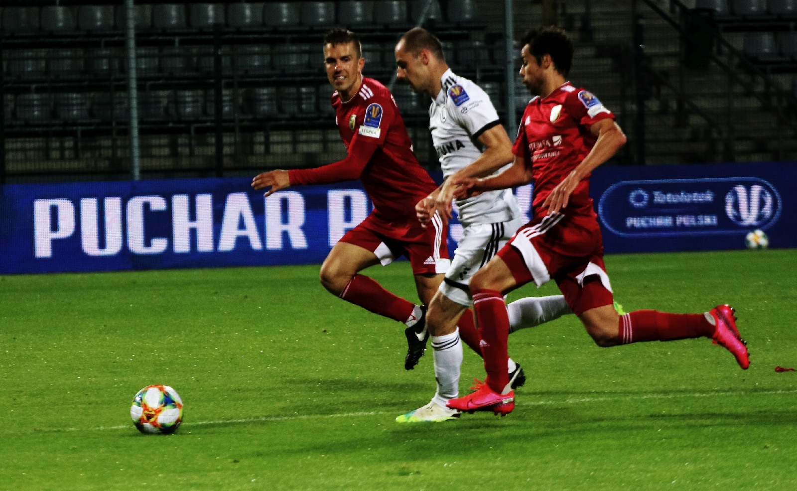 Miedź za burtą Pucharu Polski. Legia Warszawa gra dalej