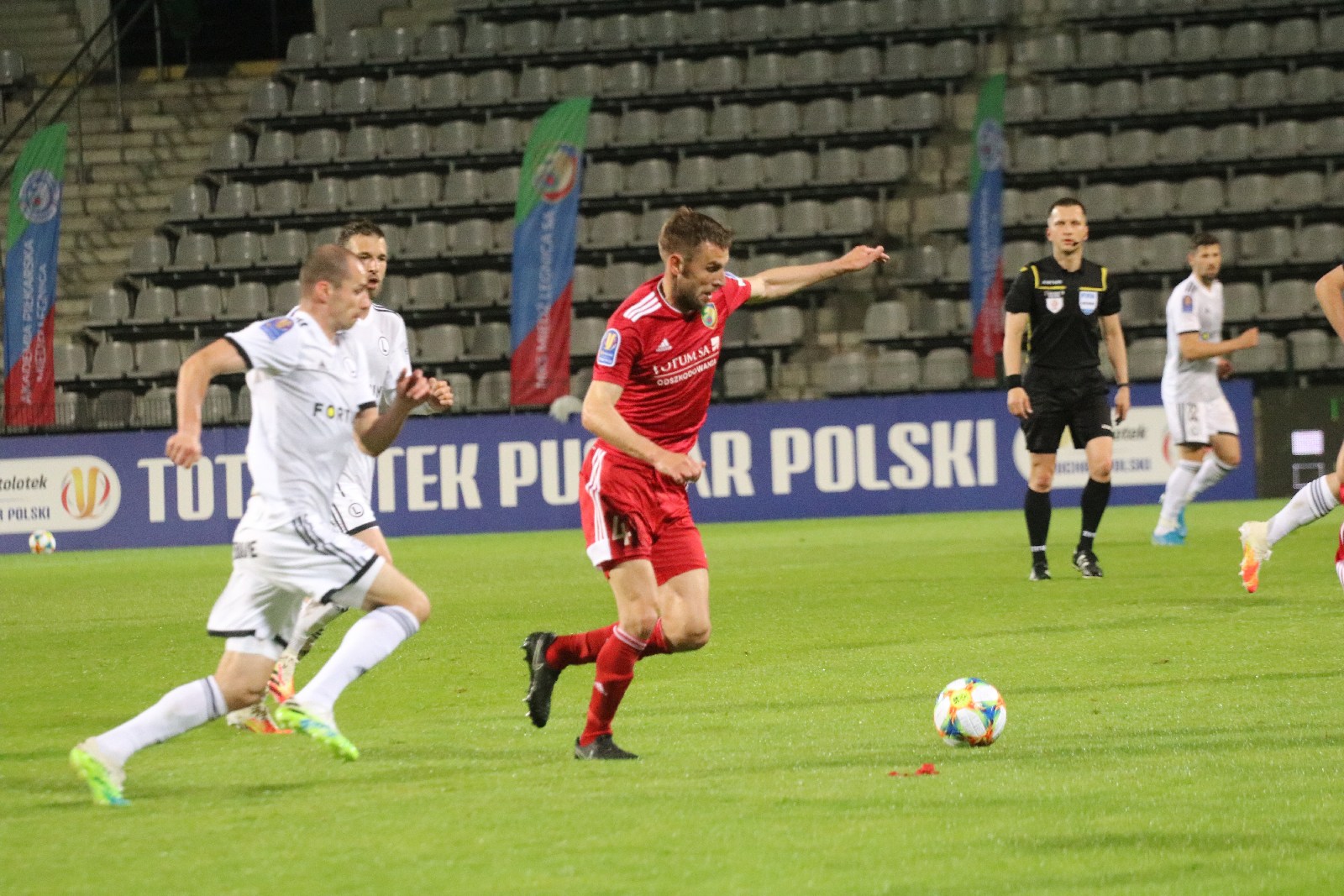 Miedź za burtą Pucharu Polski. Legia Warszawa gra dalej