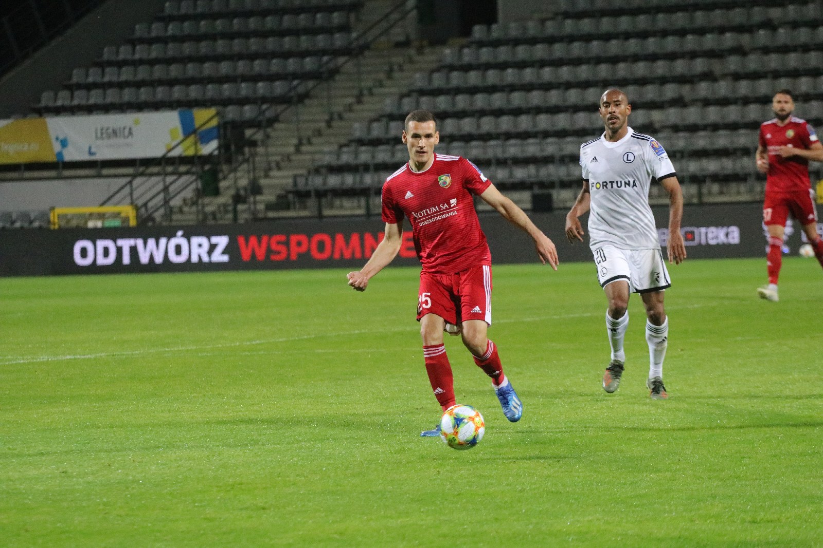 Miedź za burtą Pucharu Polski. Legia Warszawa gra dalej