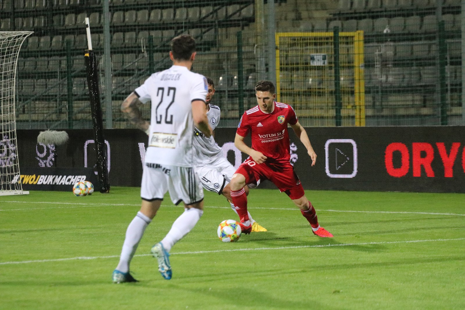 Miedź za burtą Pucharu Polski. Legia Warszawa gra dalej