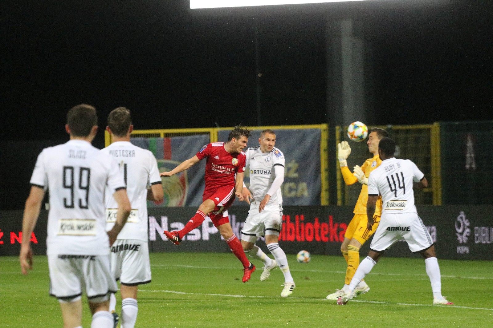 Miedź za burtą Pucharu Polski. Legia Warszawa gra dalej