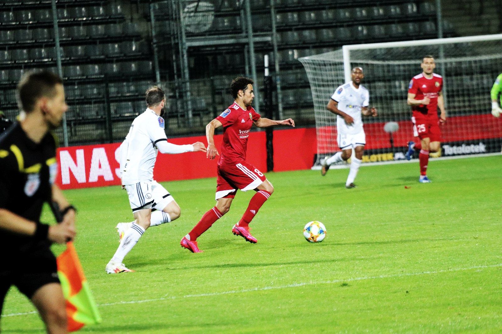 Miedź za burtą Pucharu Polski. Legia Warszawa gra dalej