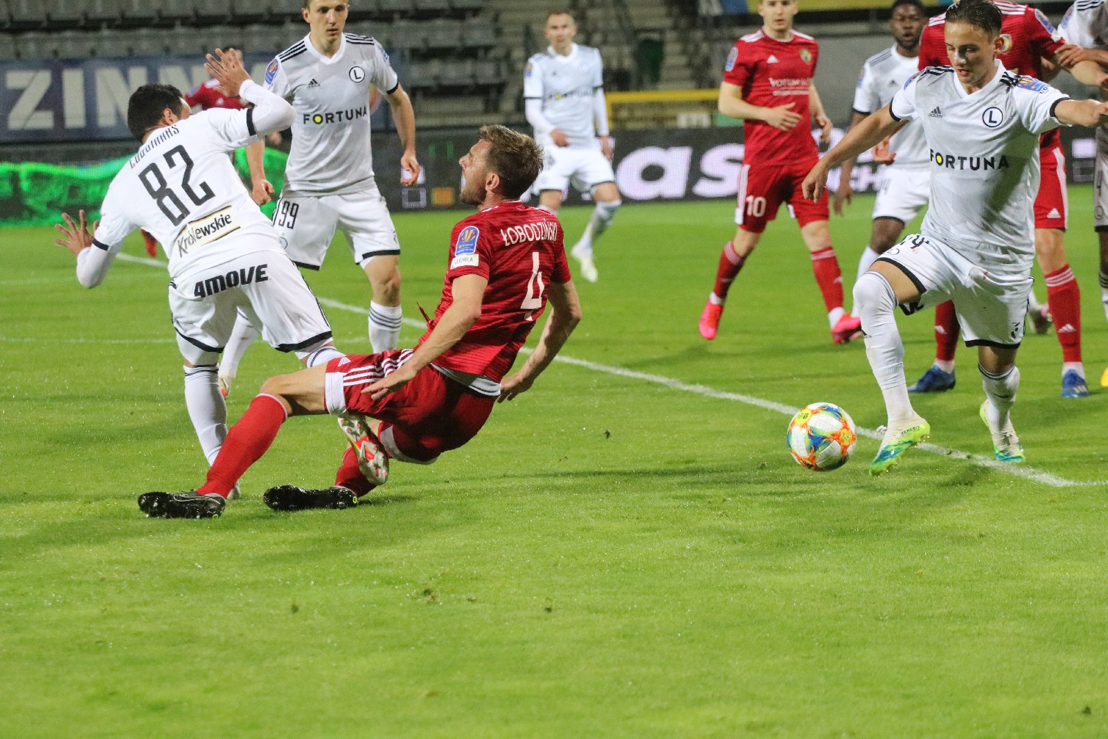 Miedź za burtą Pucharu Polski. Legia Warszawa gra dalej