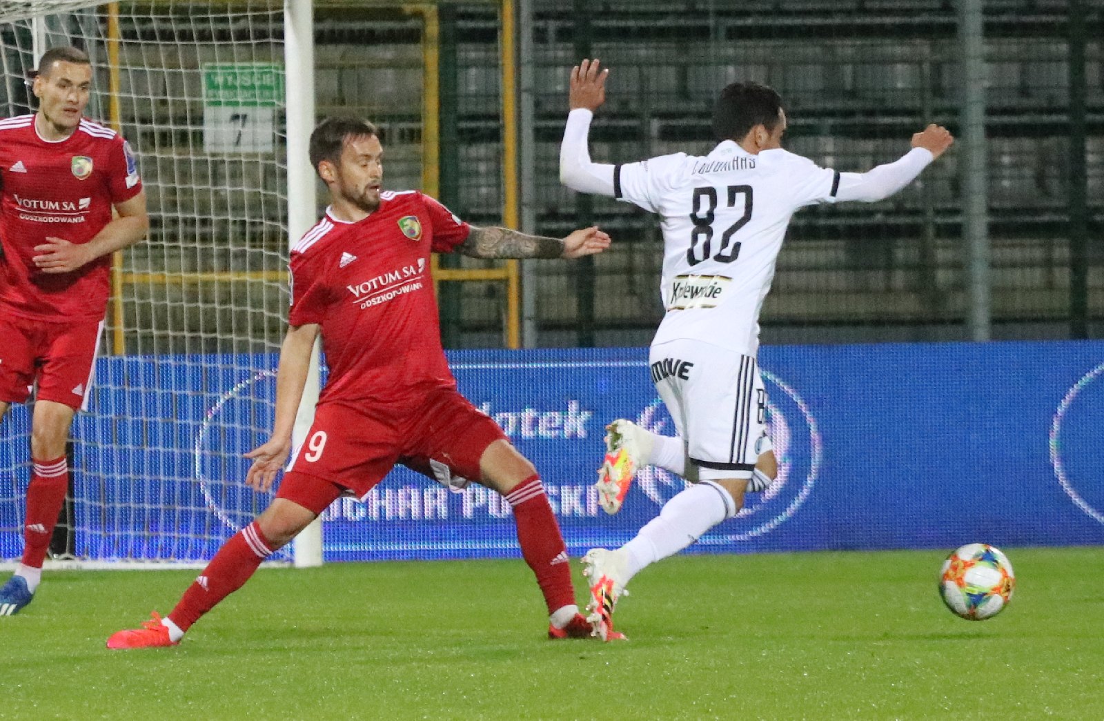 Miedź za burtą Pucharu Polski. Legia Warszawa gra dalej