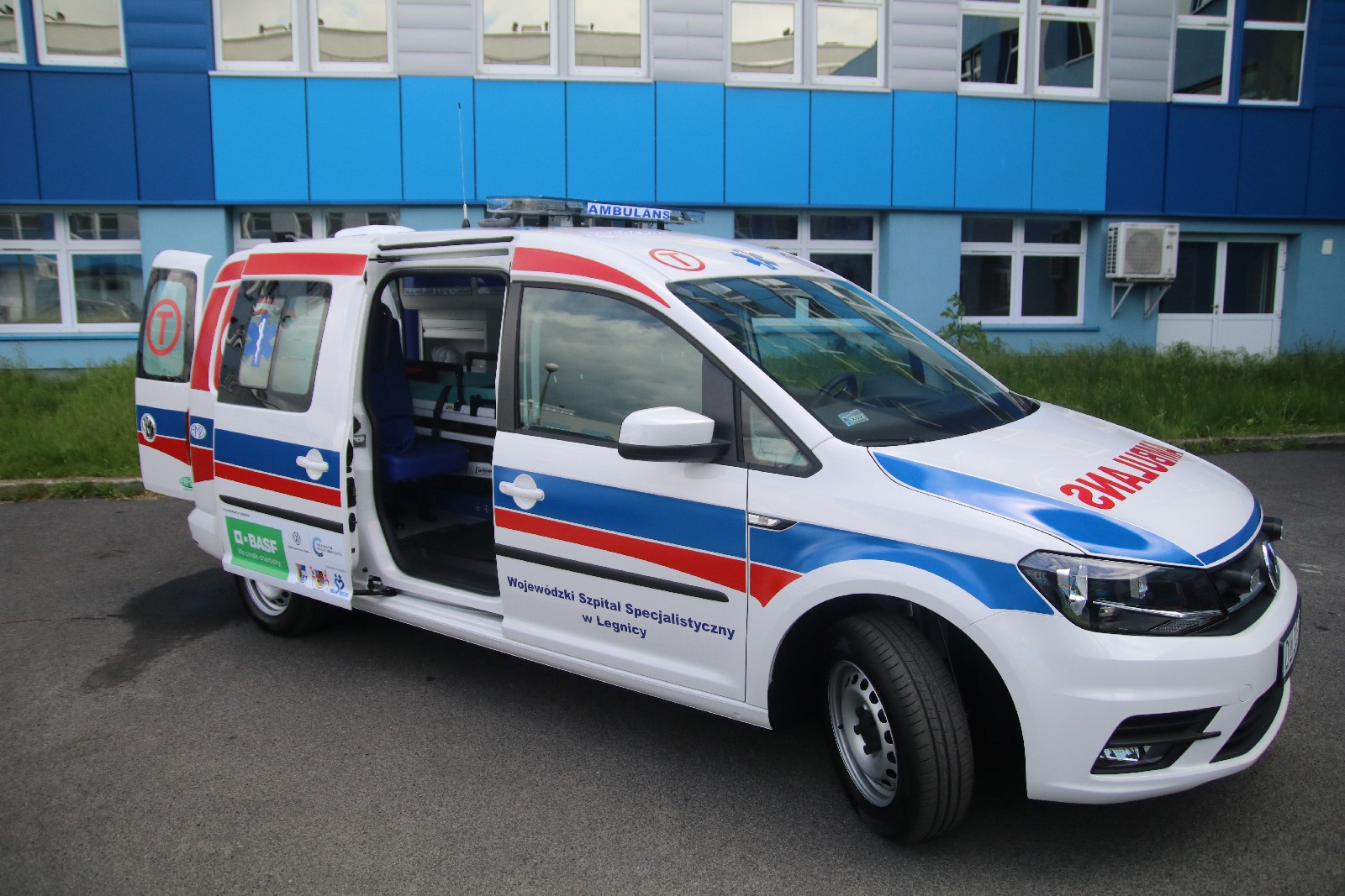 Szpital ma nową karetkę dzięki wsparciu darczyńców