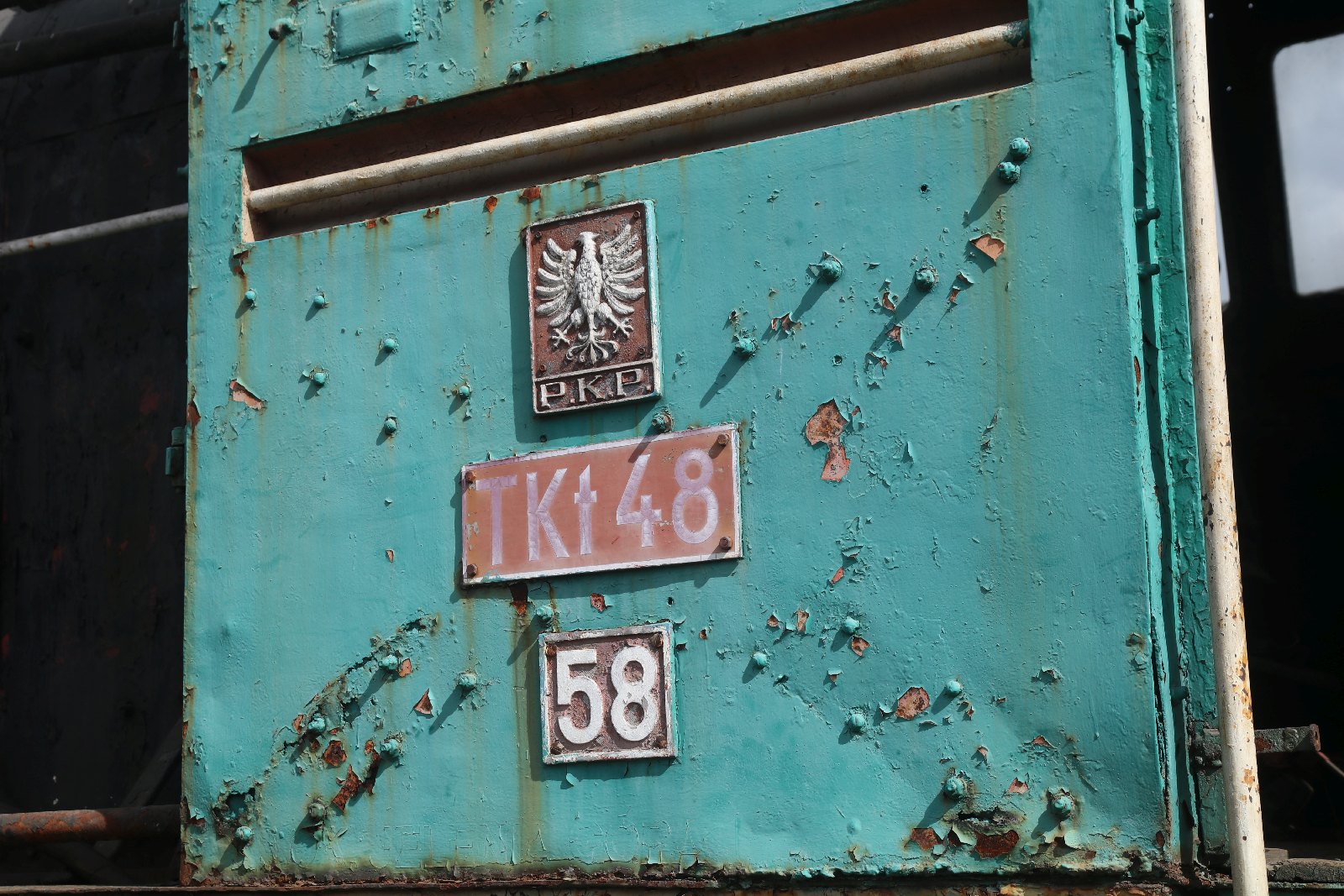 Parowóz Tkt48-58 przyjechał do Legnicy. Stanie koło dworca
