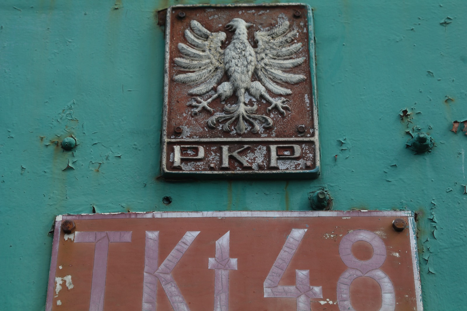 Parowóz Tkt48-58 przyjechał do Legnicy. Stanie koło dworca