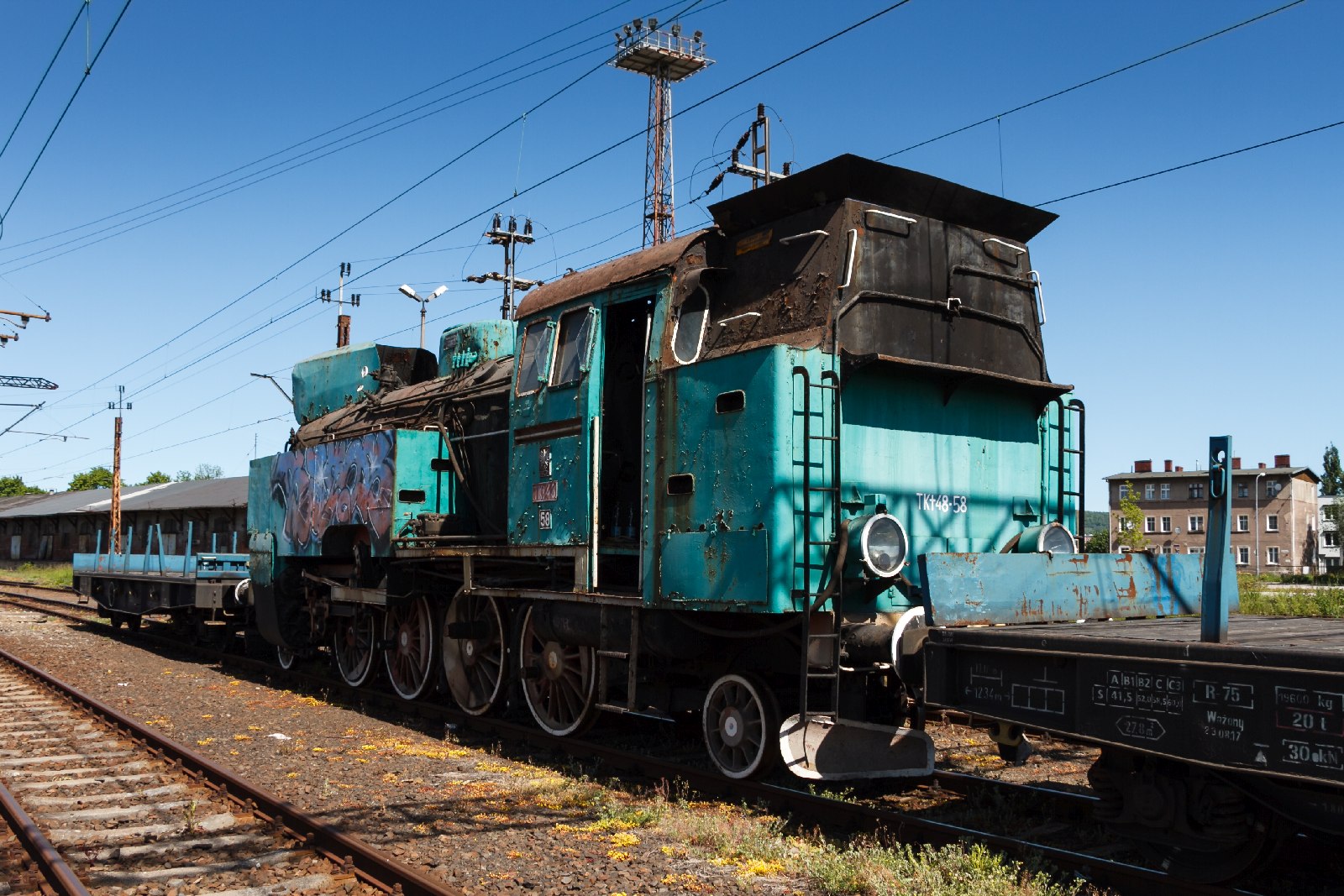 Transport parowozu Tkt48-58 z Jeleniej Góry do Legnicy