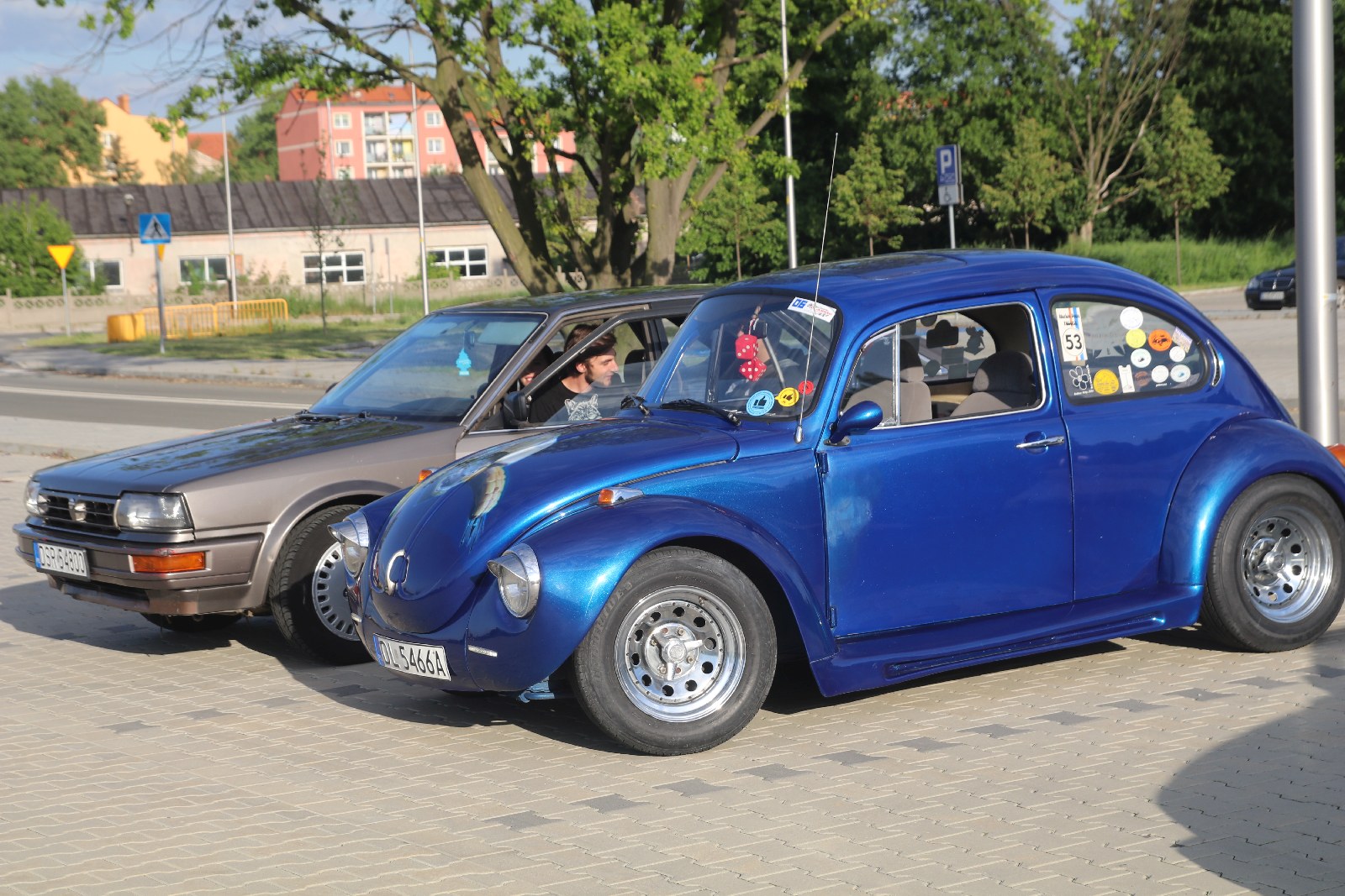 Legnickie KLasyki Nocą na parkingu przy Bielańskiej