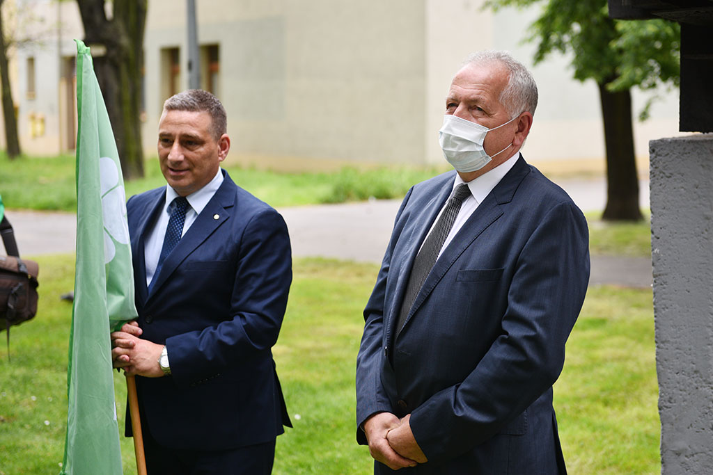 PSL obchodzi Święto Ludowe. Znicze i kwiaty pod pomnikiem Witosa