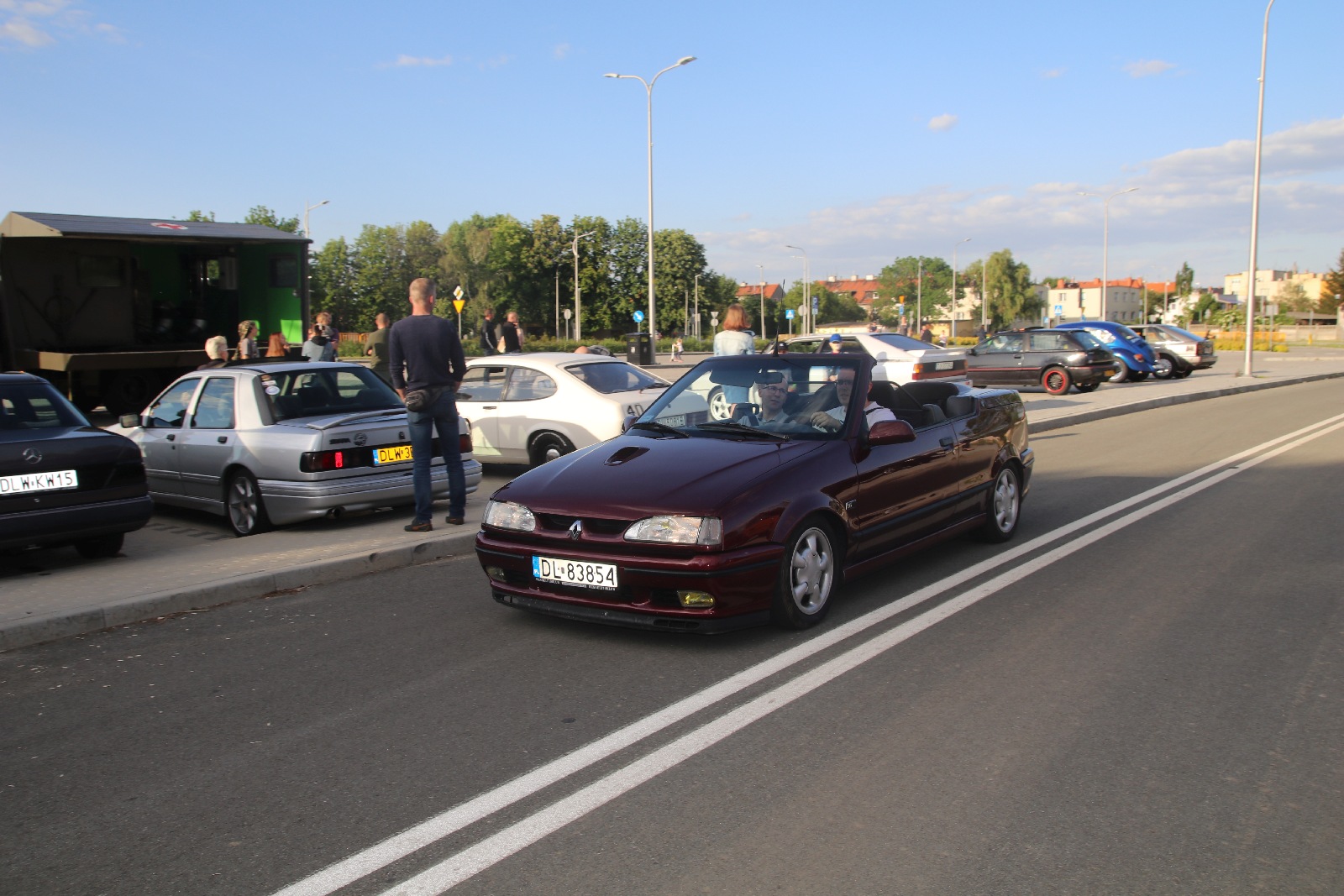 Legnickie KLasyki Nocą na parkingu przy Bielańskiej