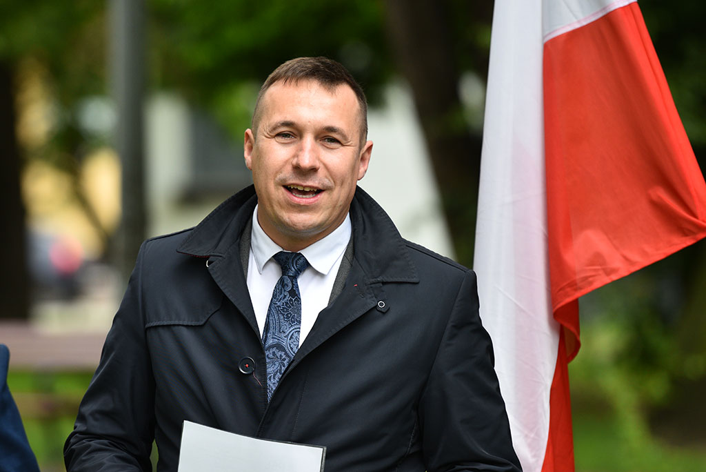 PSL obchodzi Święto Ludowe. Znicze i kwiaty pod pomnikiem Witosa