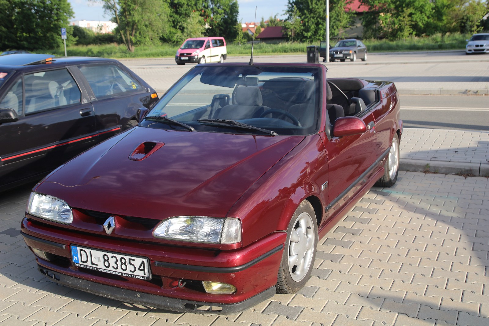 Legnickie KLasyki Nocą na parkingu przy Bielańskiej