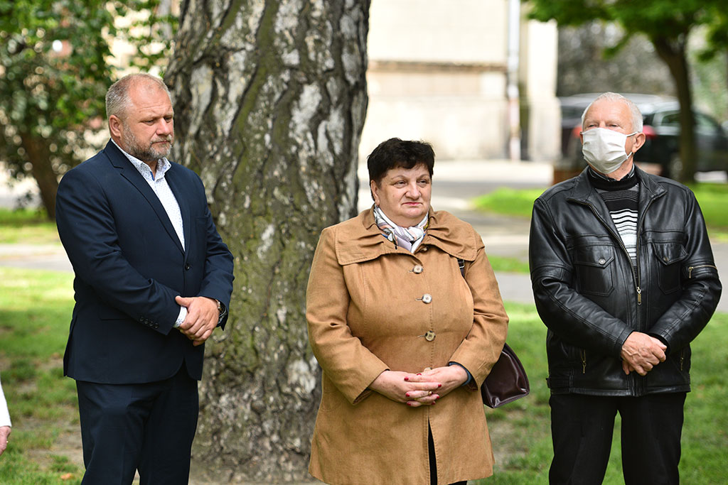 PSL obchodzi Święto Ludowe. Znicze i kwiaty pod pomnikiem Witosa