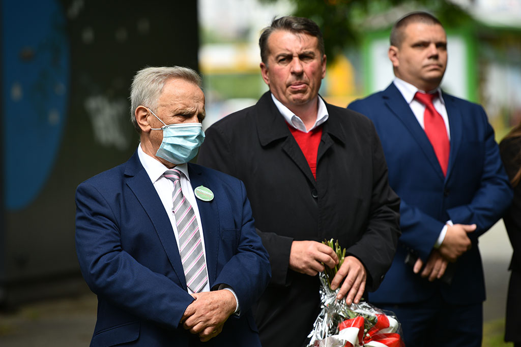 PSL obchodzi Święto Ludowe. Znicze i kwiaty pod pomnikiem Witosa