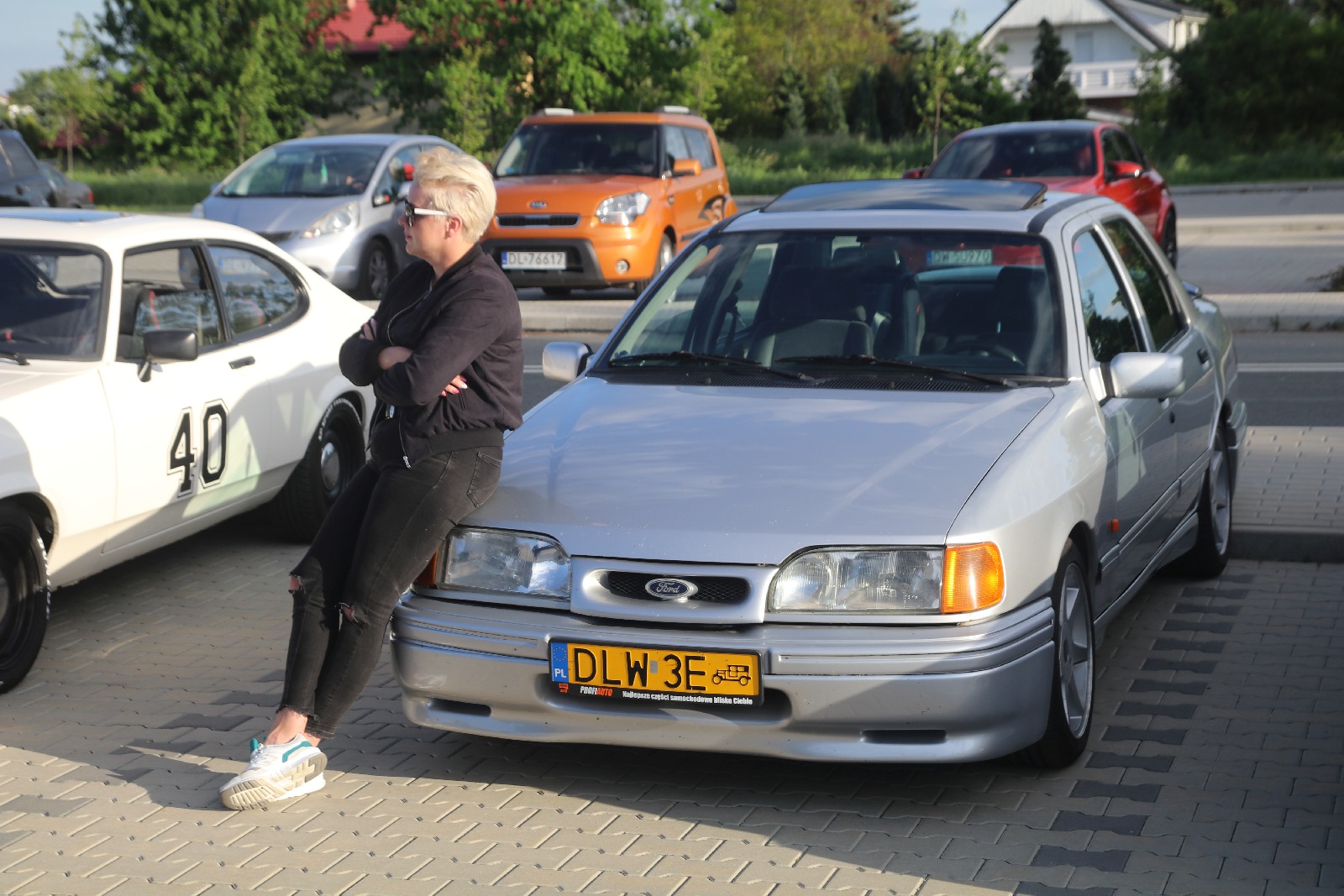 Legnickie KLasyki Nocą na parkingu przy Bielańskiej