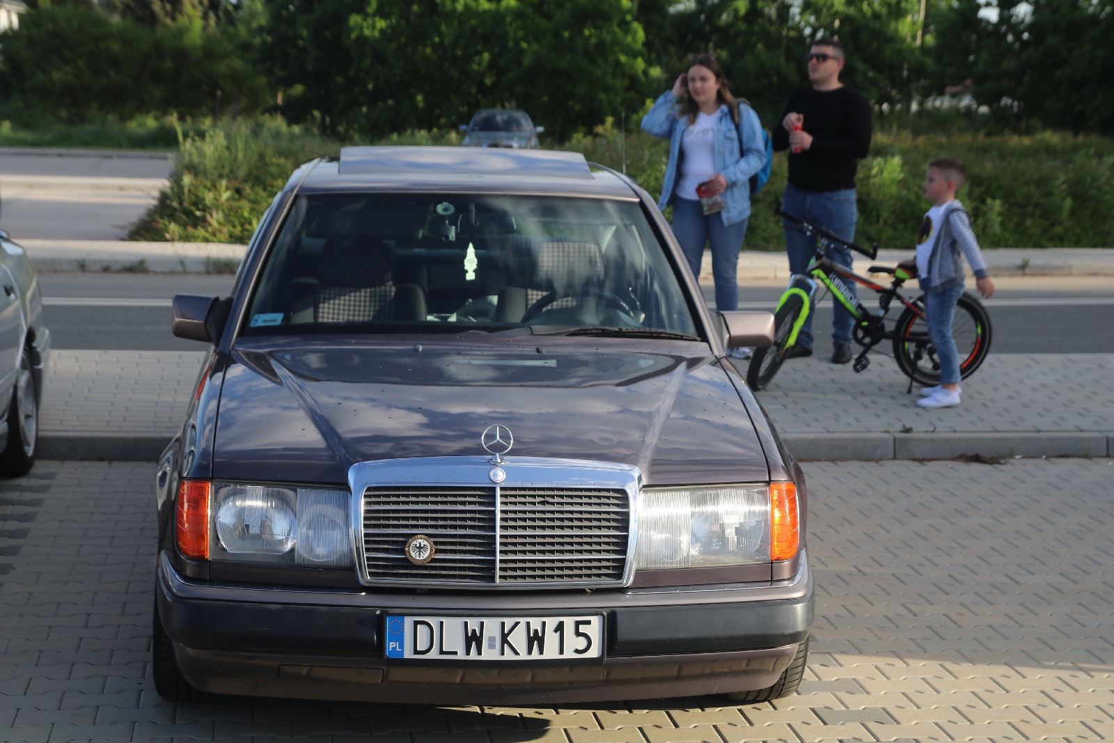 Legnickie KLasyki Nocą na parkingu przy Bielańskiej