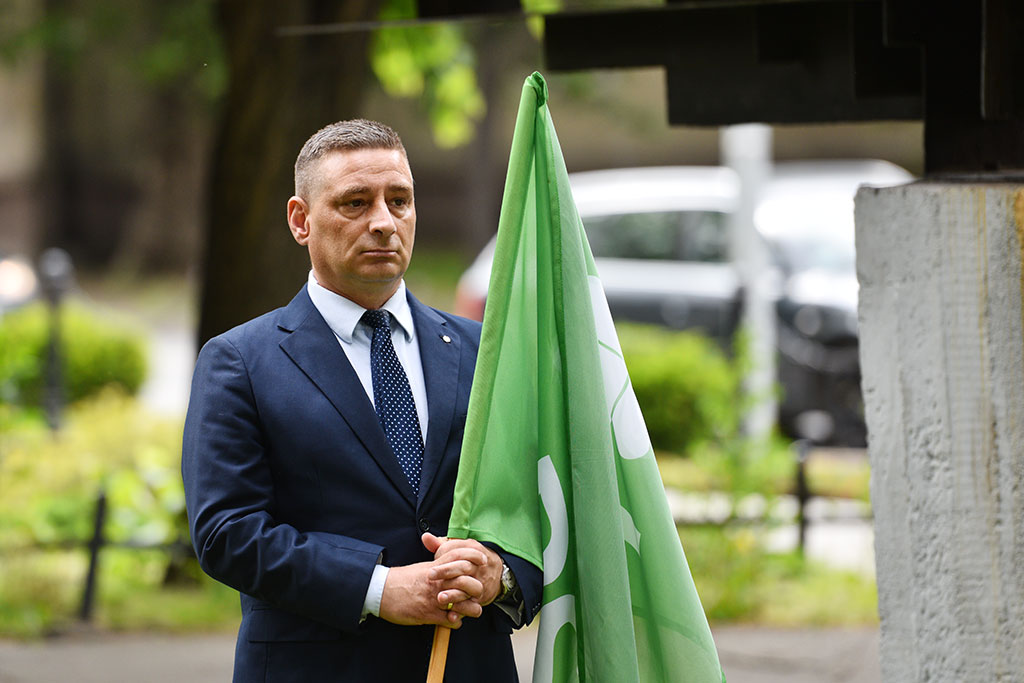 PSL obchodzi Święto Ludowe. Znicze i kwiaty pod pomnikiem Witosa